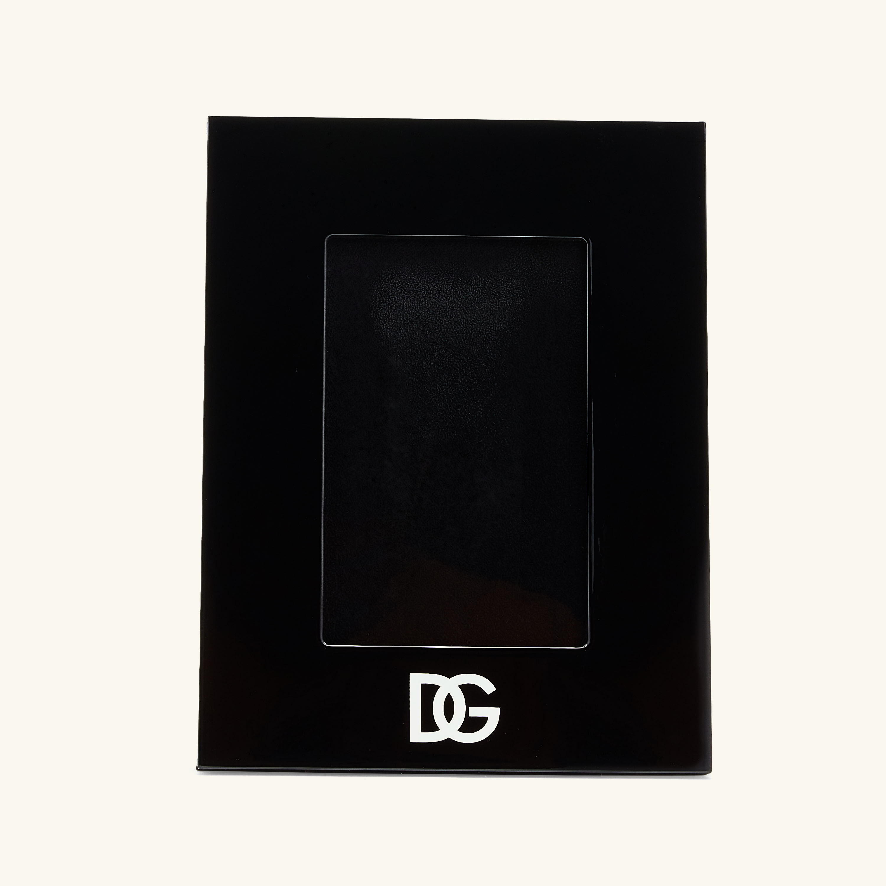 Lacquered Wood Frame
Lacquered Wood Frame