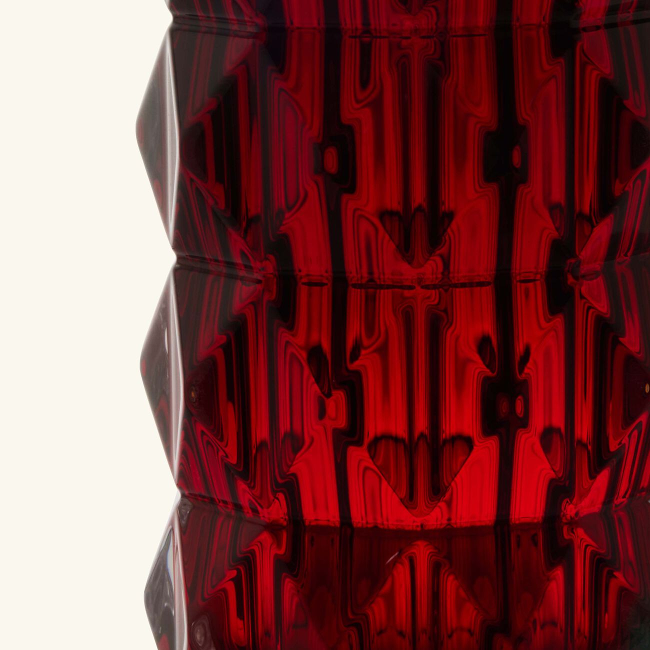 باكارا مزهرية لوكسور المستديرة الحمراء بالحجم الصغير