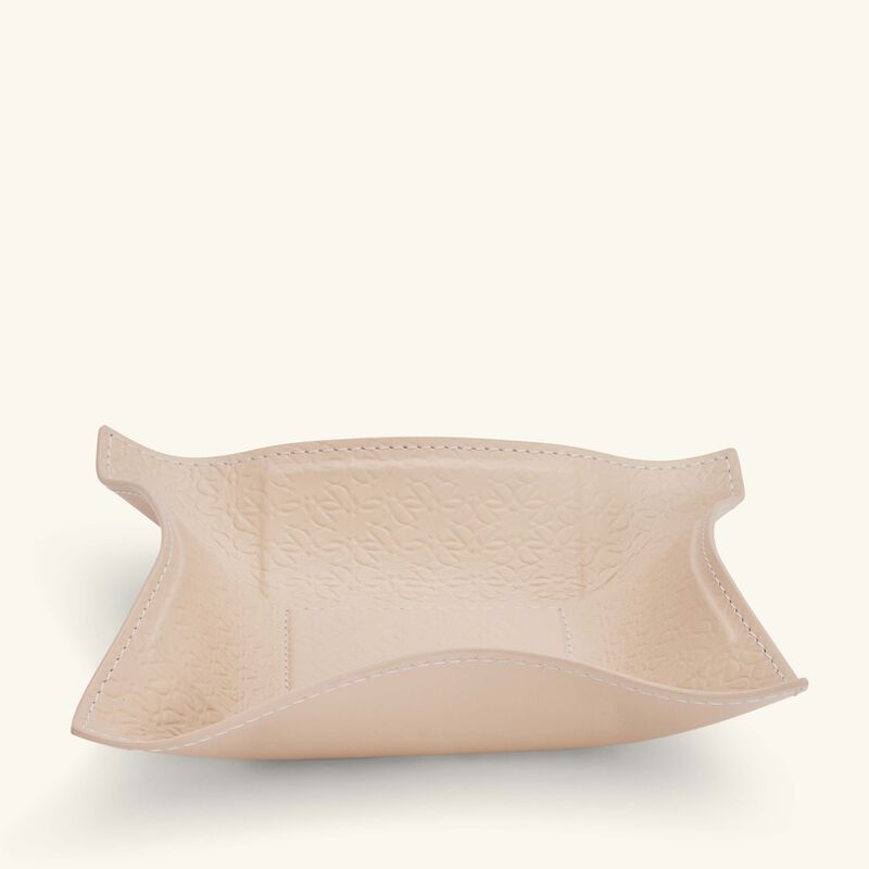 جيوبانيارا صينية إيلي صعب مونوغرام تورون للمقتنيات الصغيرة مربعة باللون البيج