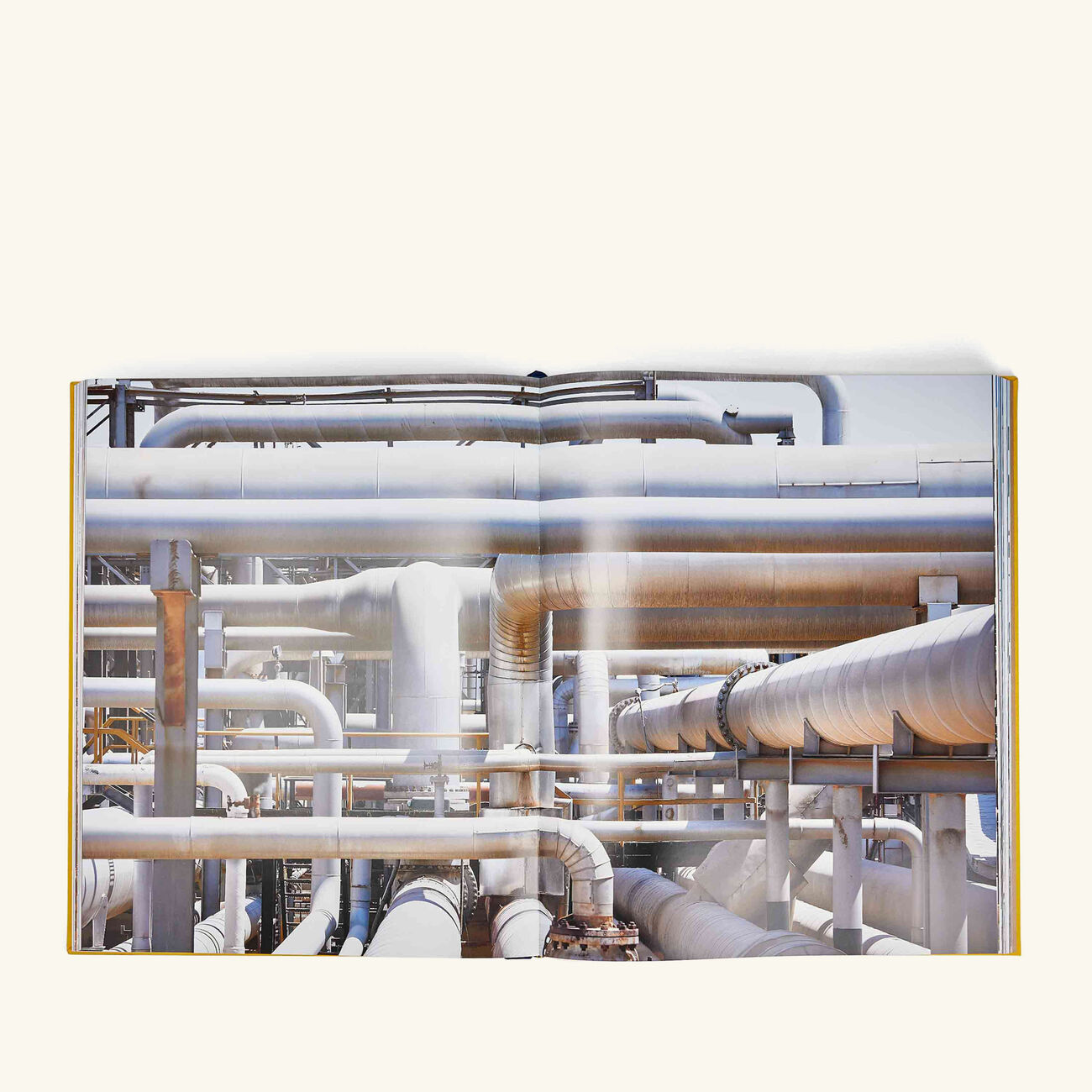 كتاب المملكة العربية السعودية: النفط من وجهة نظر فنية 42×35 سم آسولين كتاب المملكة العربية السعودية النفط من وجهة نظر فنية 42 35 سم