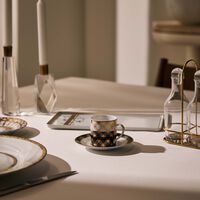 بينتو باريس فنجان القهوة كيوتو مع صحنه باللون الأبيض