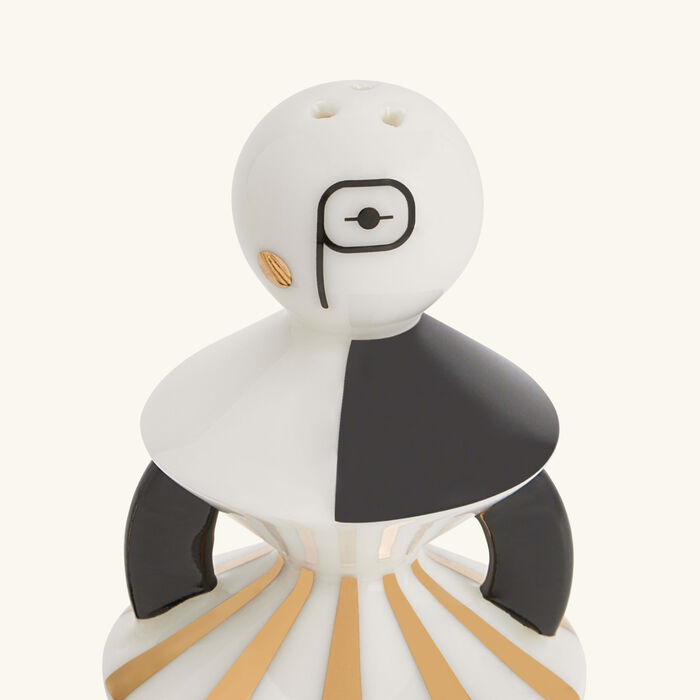 جوناثان أدلر مرشتا الملح والفلفل فيينا باللون الأبيض