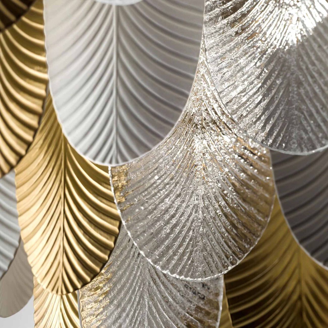 فيلاري ثريا بيكوك بـ12 مصباحًا