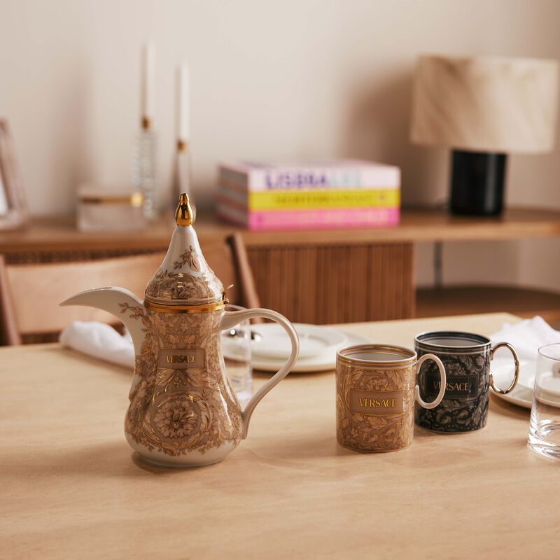 فيرساتشي طقم باروكو المؤلف من كوبين للمشروبات الساخنة باللونين الأسود والبيج