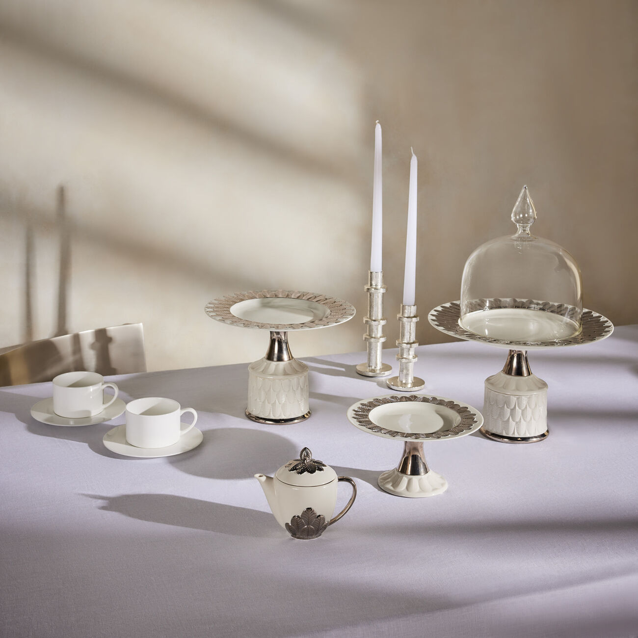 villari peacock cake stand