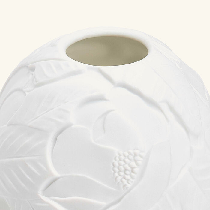 برناردو مصباح ليثوفاني بتصميم أزهار الماغنوليا