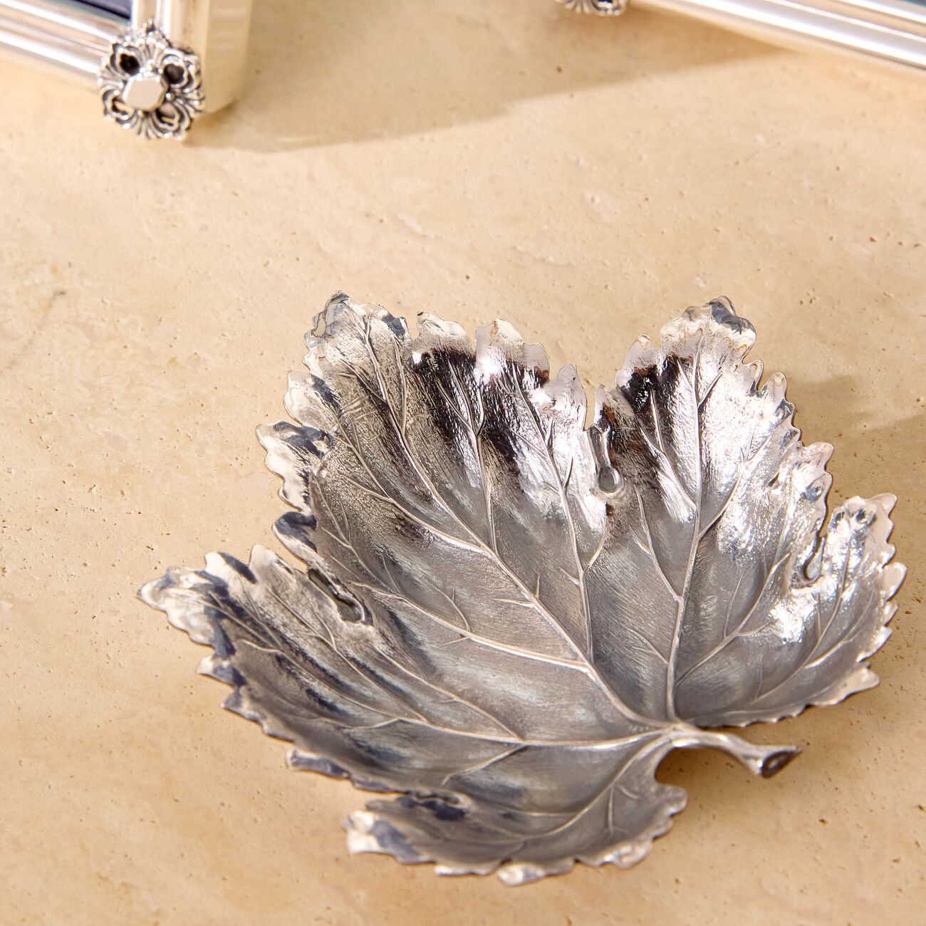 buccellati vine leaf bowl medium silver