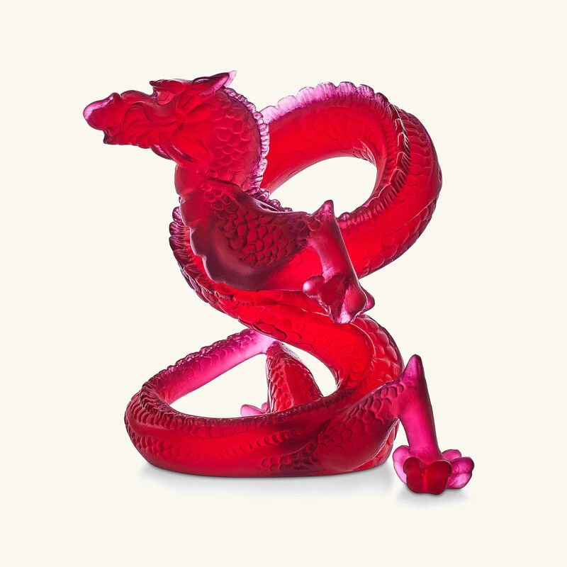 دوم منحوتة على شكل تنين صغيرة باللون الأحمر بإصدار محدود