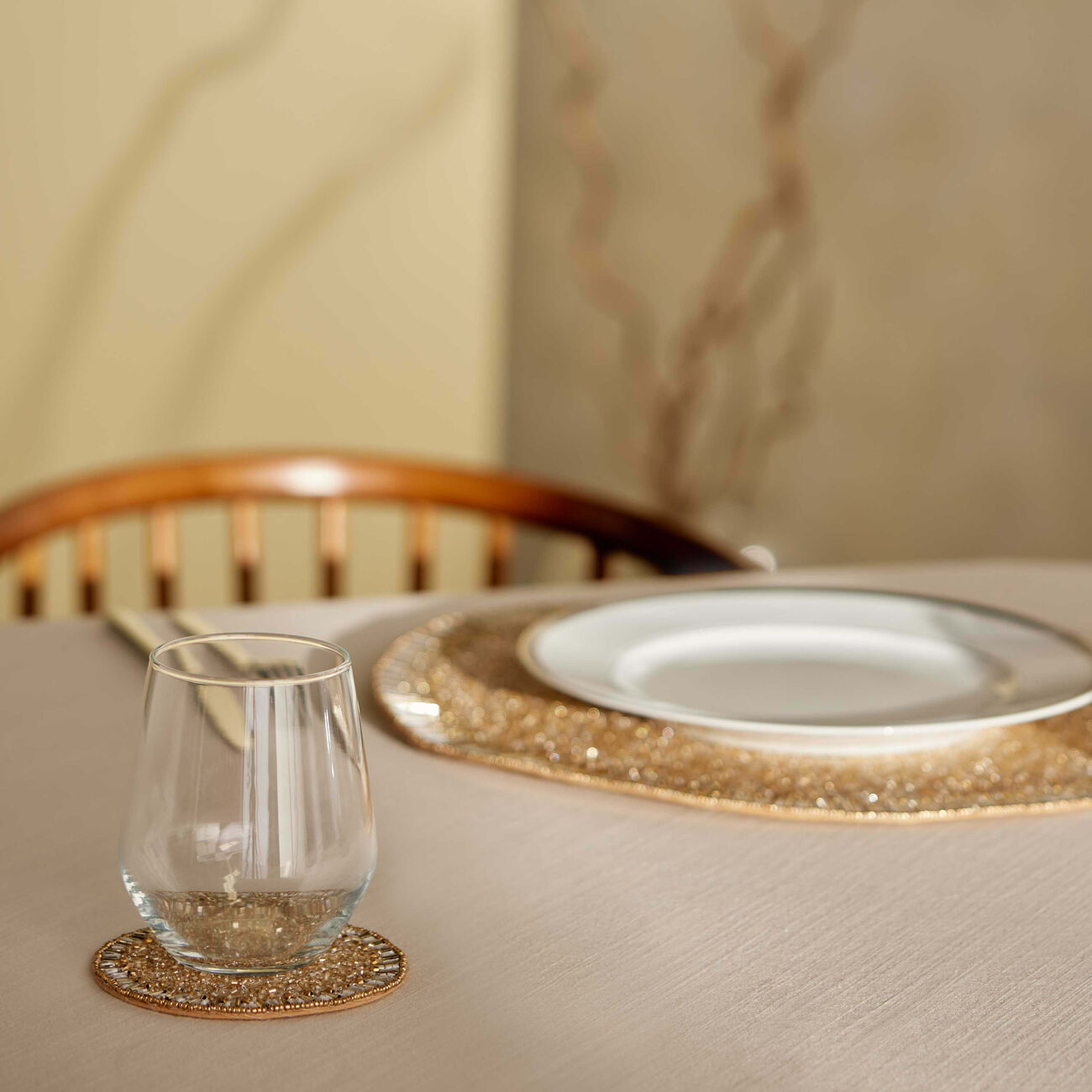 طقم بيفل مؤلف من أربع قواعد للأكواب بلون ذهبي كيم سيبيرت طقم بيفل مؤلف من أربع قواعد للأكواب بلون ذهبي