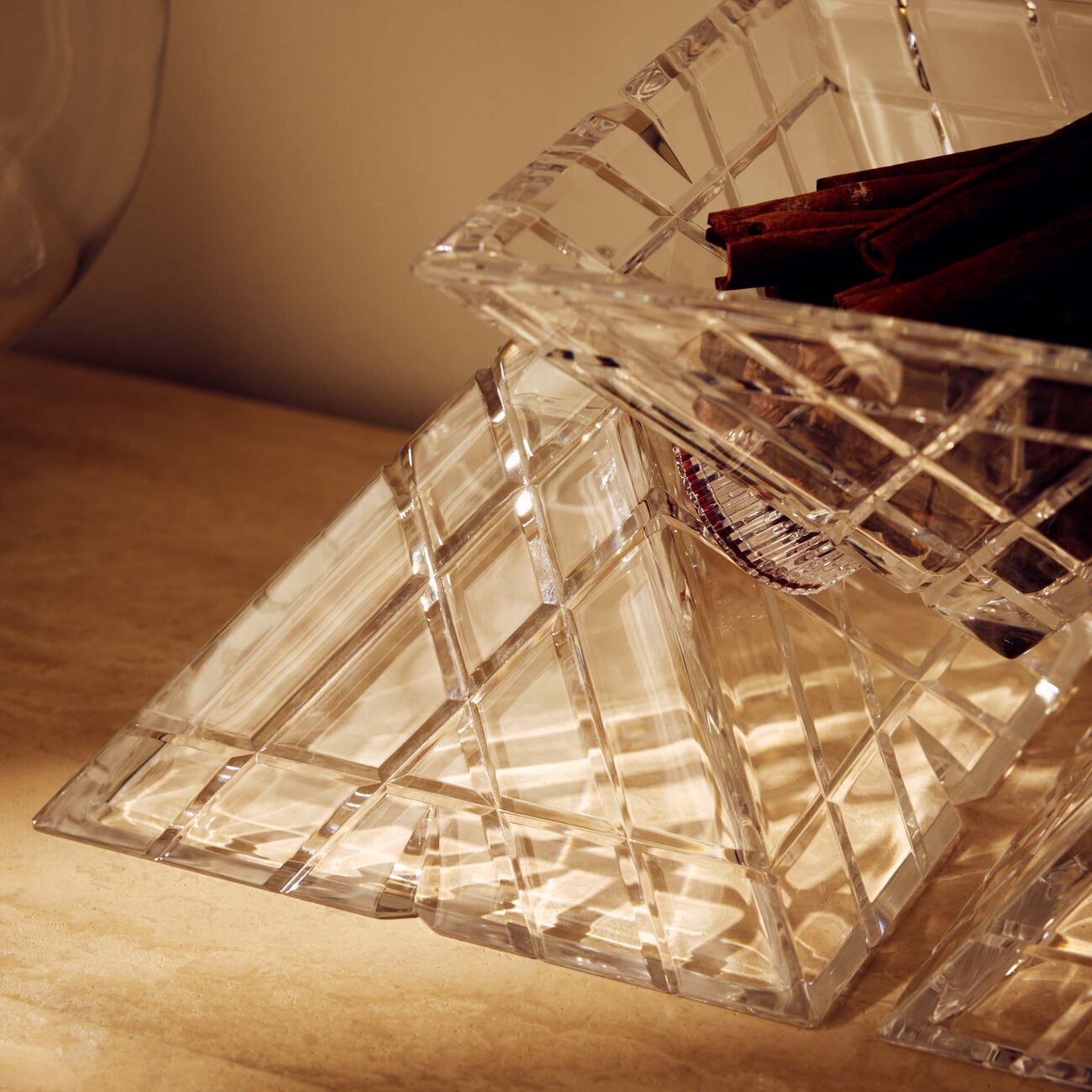 ماريو تشيوني قطعة الديكور الكريستالية بيراميديون كبيرة باللون الشفاف