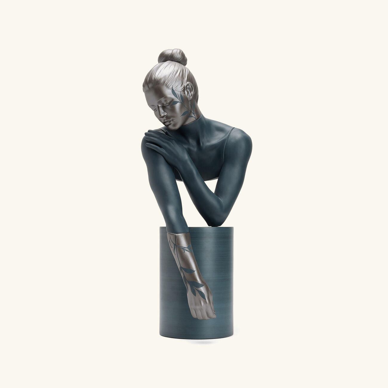 لادرو منحوتة ريفلكشنز أوف نيتشر متوسطة سوداء  من أجلها