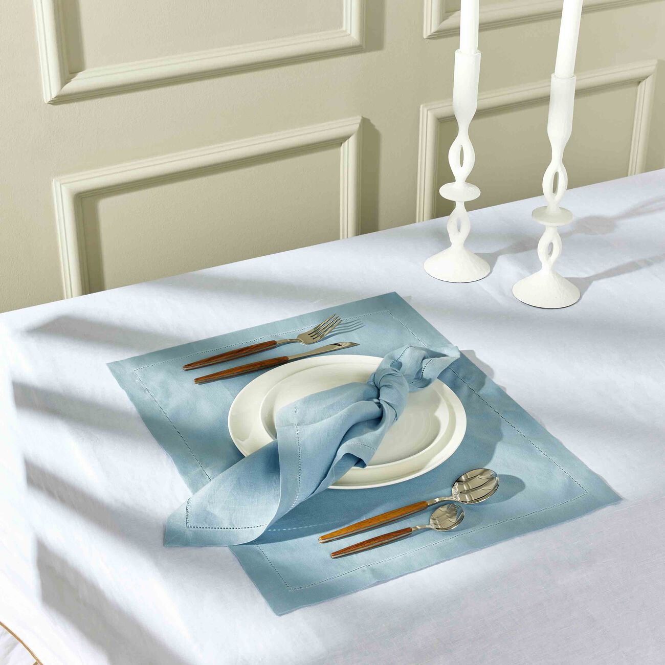 كاترين دينوال مفرش المائدة بوهو باللون الذهبي