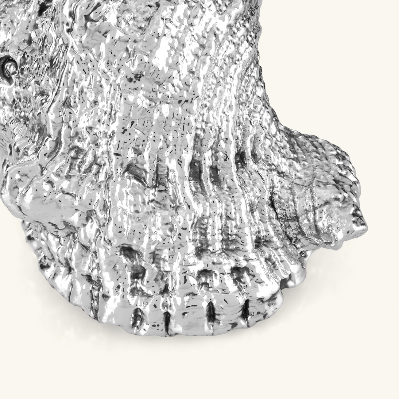 بوتشيلاتي منحوتة بتصميم صدفة بورسا بوبو فضية بحجم متوسط