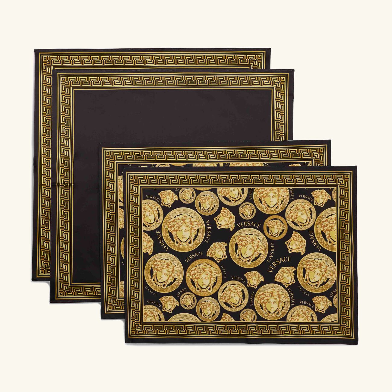 طقم طقم ميدوزا أمبليفايد المؤلف من منديلين للمائدة ومفرشين للأطباق باللون الأسود فيرساتشي طقم طقم ميدوزا أمبليفايد المؤلف من منديلين للمائدة ومفرشين للأطباق باللون الأسود