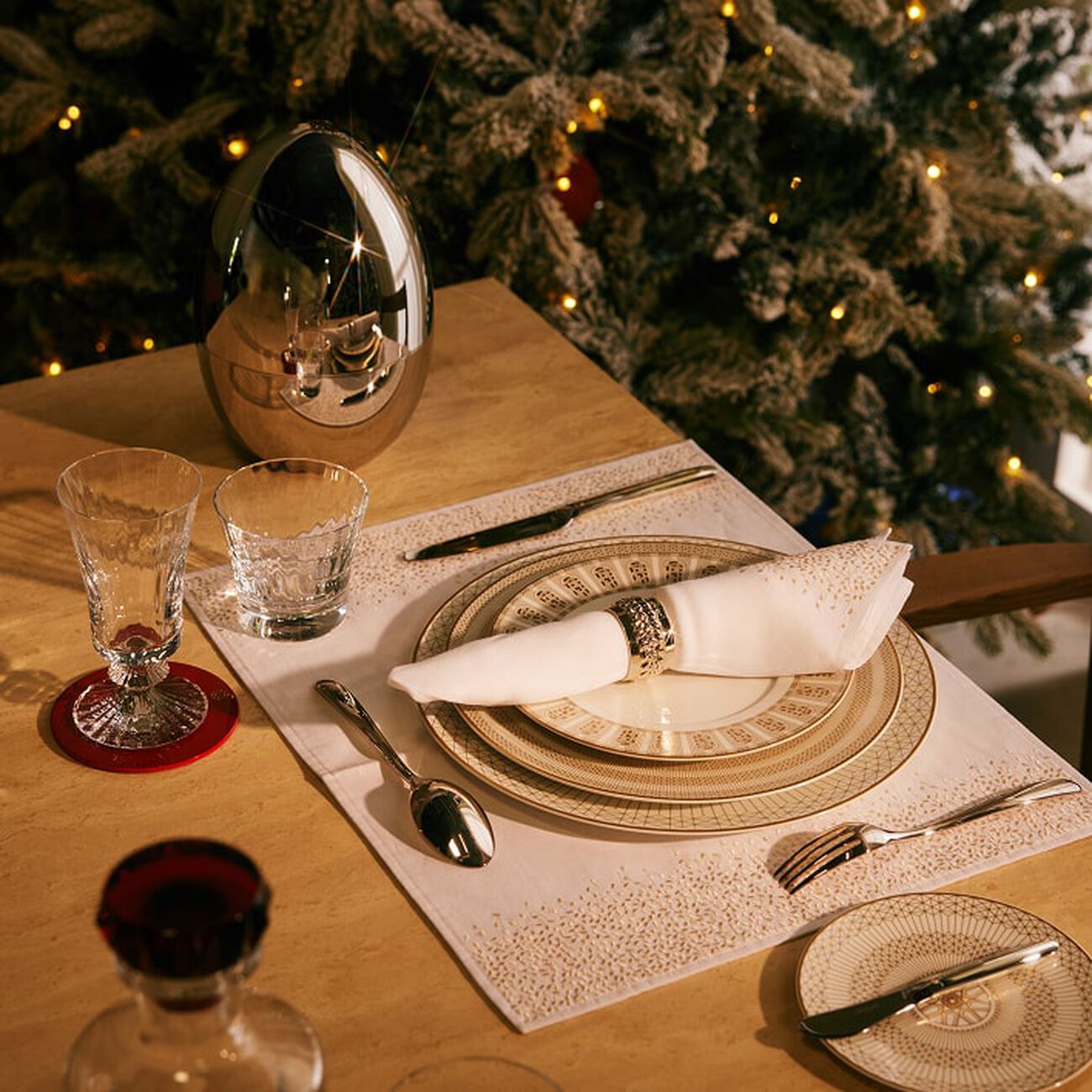 seasonal festive dining set