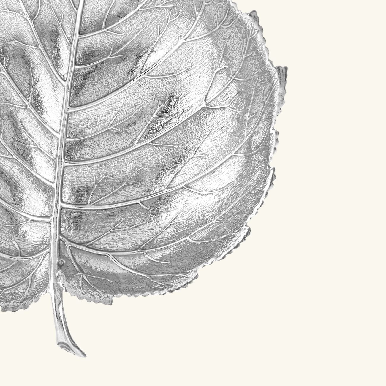 buccellati hazelnut leaf bowl medium silver