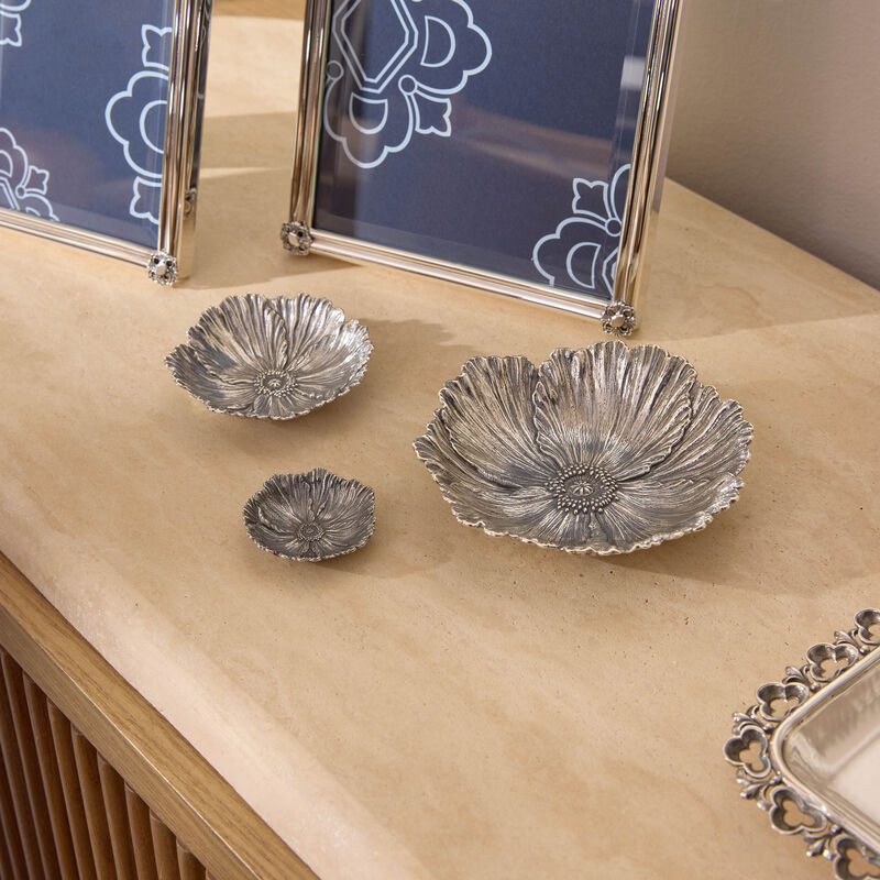 بوتشيلاتي وعاء على شكل زهرة الخشخاش فضي بحجم متوسط