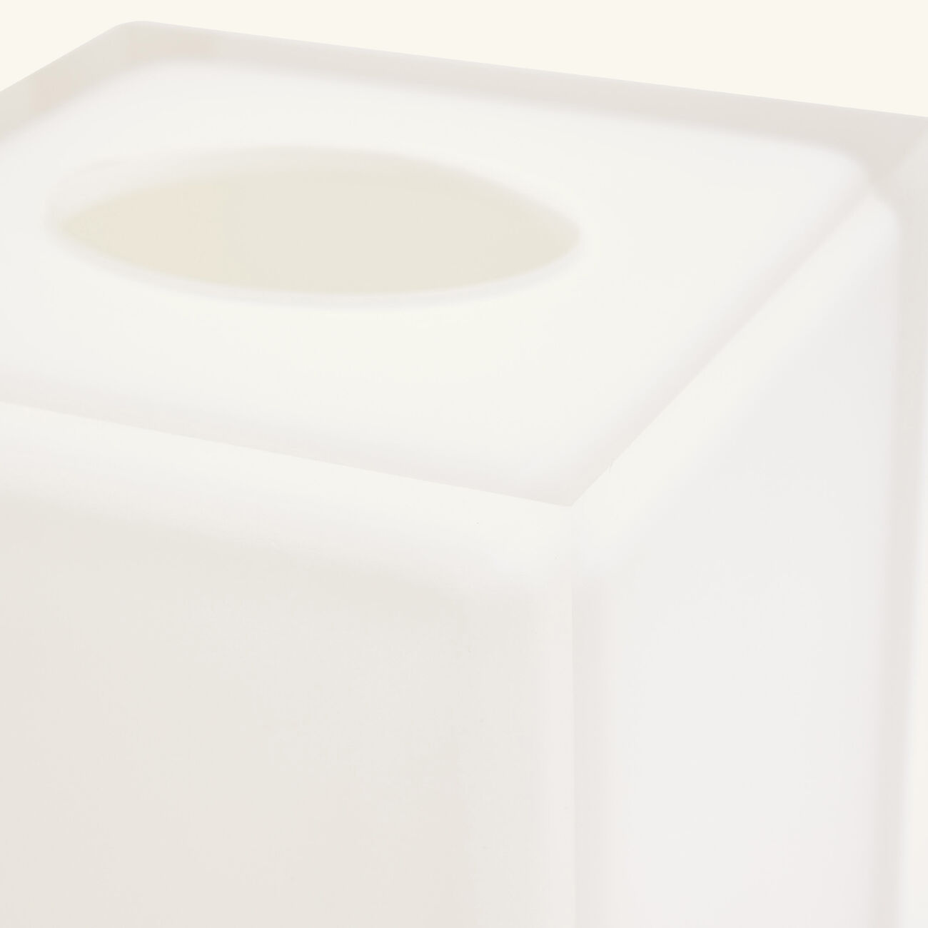 جوناثان أدلر علبة المناديل هوليوود بيضاء