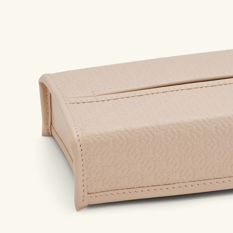 جيوبانيارا علبة مناديل إيلي صعب مونوغرام تورون باللون البيج