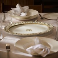 برناردو طبق الضيافة فيبي كونستانس بيضاوي أخضر 39 سم