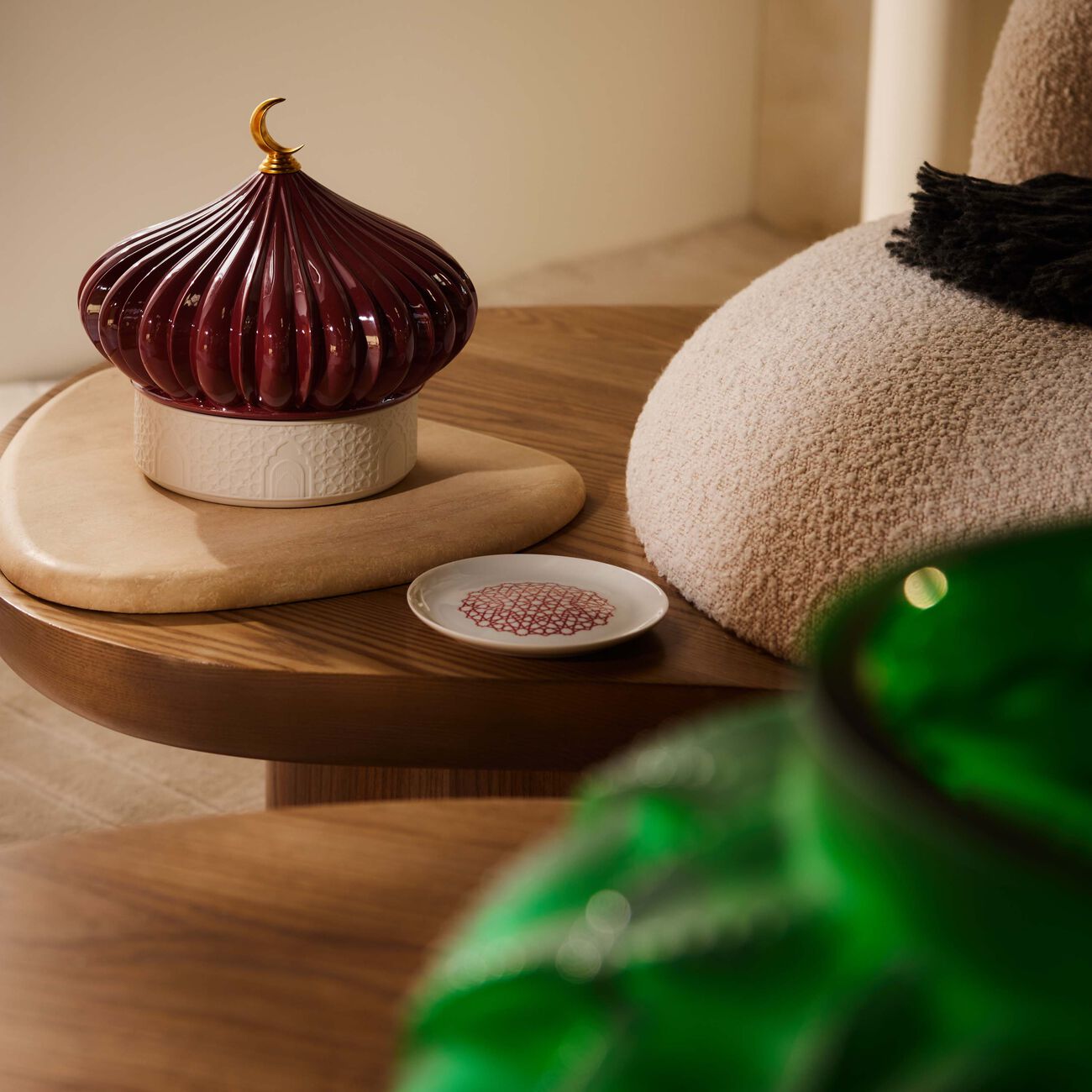 لادرو صندوق ماجستيك نايتس مع 4 أطباق باللون الأحمر