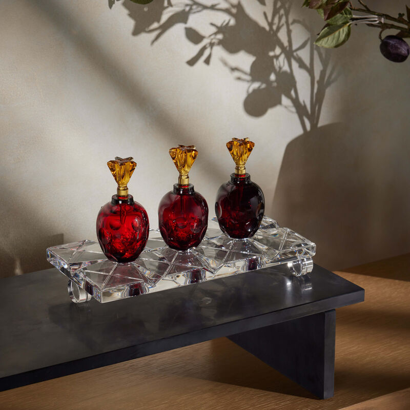 طقم من زجاجات العطور مع صينية ماريو تشيوني طقم من زجاجات العطور مع صينية