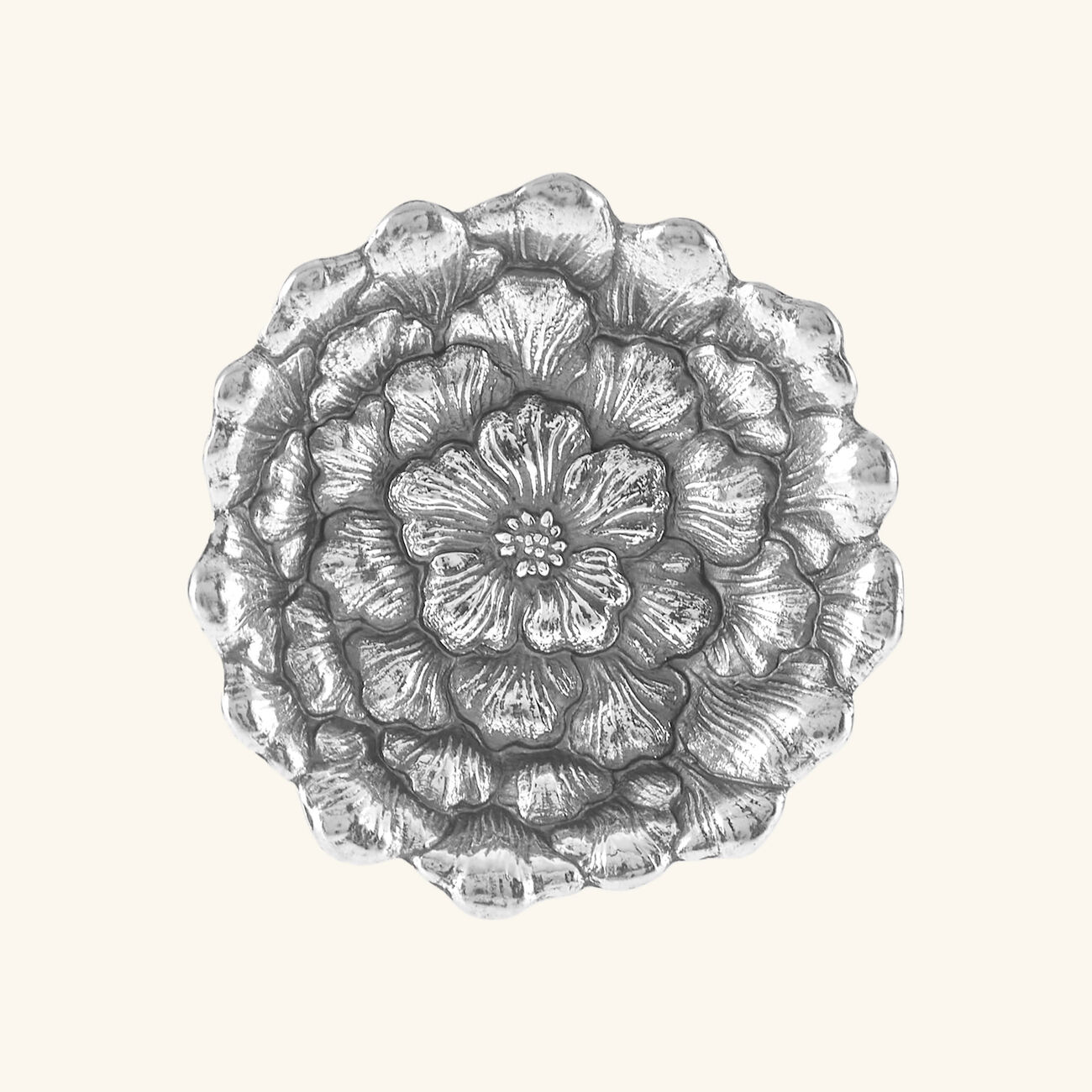 بوتشيلاتي وعاء على شكل زهرة الجاردينيا فضي بحجم صغير
