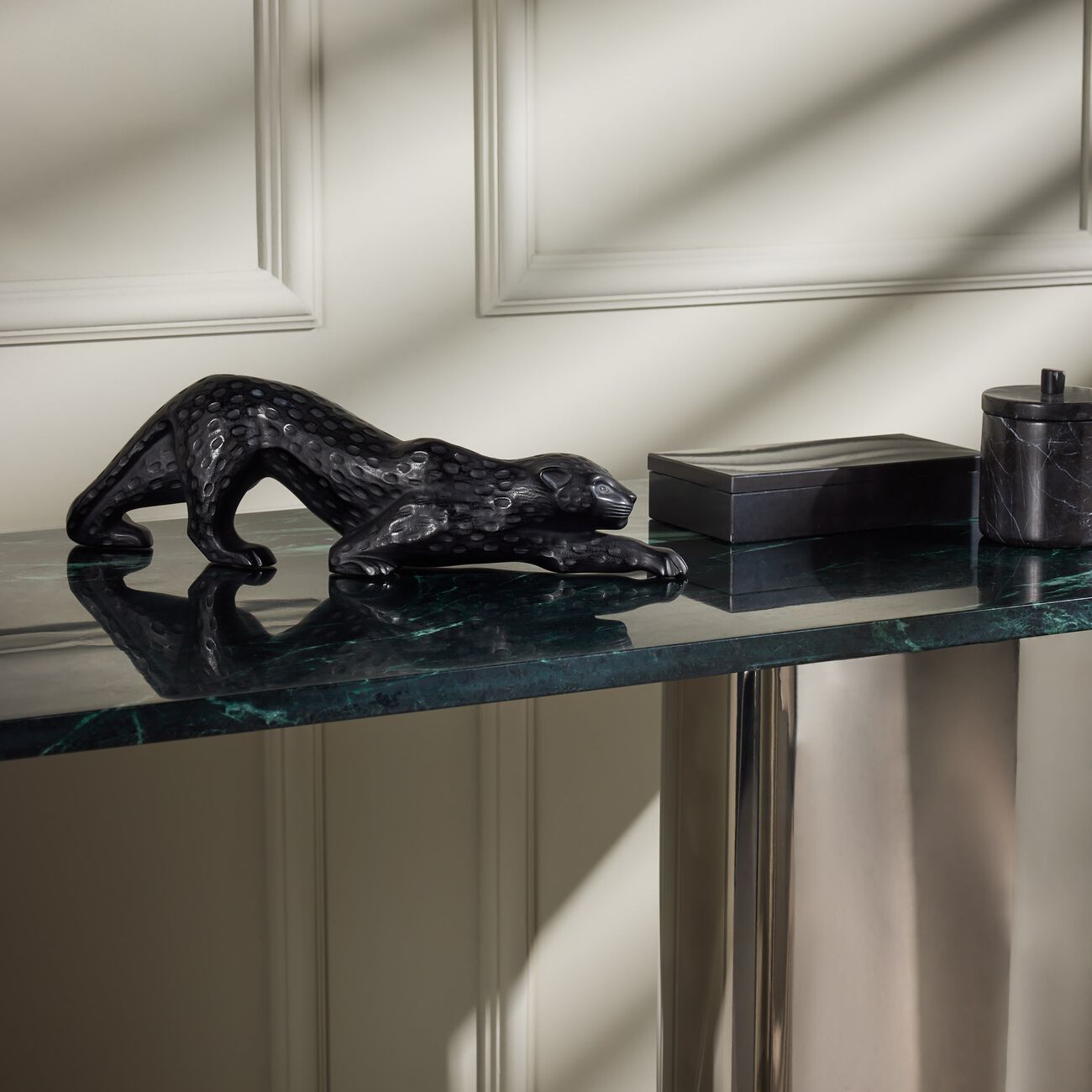 لاليك منحوتة زيلا بانتر صغيرة سوداء