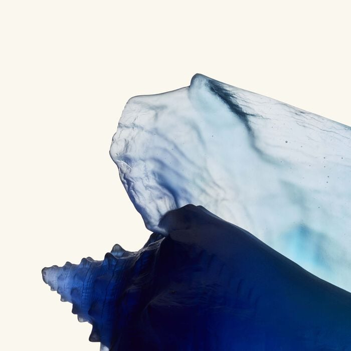 منحوتة مير دو كوراي على شكل صدفة صغيرة زرقاء دوم منحوتة مير دو كوراي على شكل صدفة صغيرة زرقاء