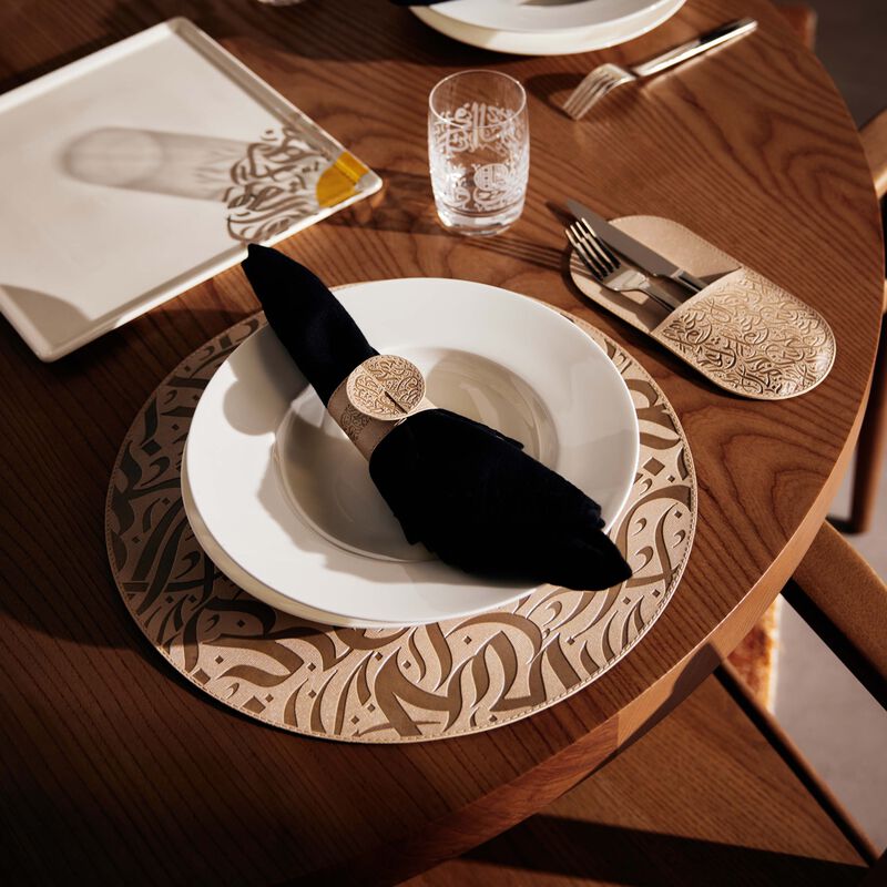 دملاج طقم نغم من إكسسوارات المائدة باللون البيج   6 قطع