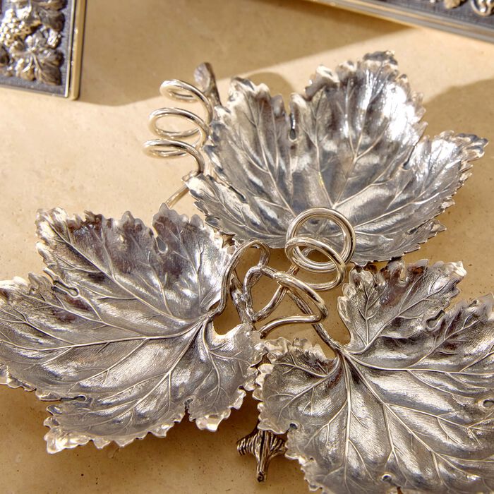 buccellati 3 vine leaves centerpiece small