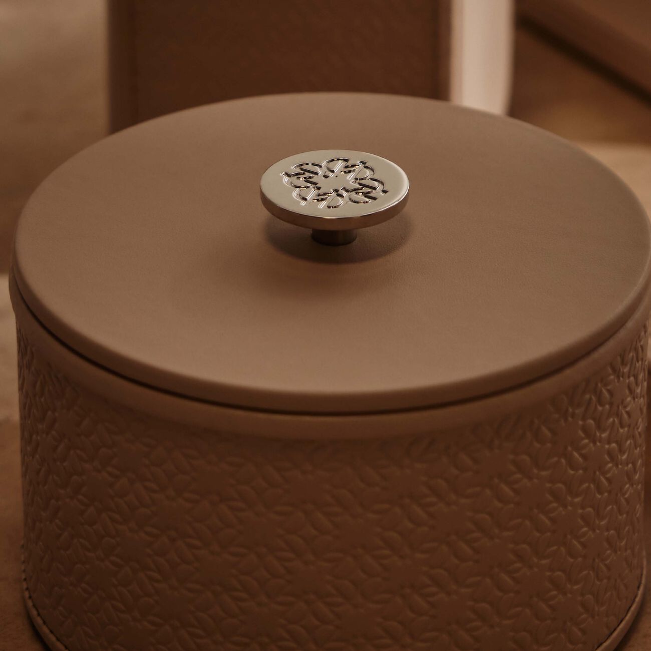 Elie Saab Trinket Box Round Small Torrone Beige giobagnara elie saab trinket box round small torrone beige