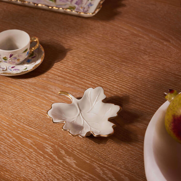 فيلاري صينية الحلى والمجوهرات أوتمن فيغ صغيرة بيضاء