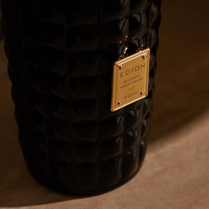 إديون الشمعة العطرية تشيلو سويت نمبر 7 وود هارموني نيرو   500 غ