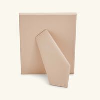 جيوبانيارا إطار الصور إيلي صعب مونوغرام تورون باللون البيج 24x19 سم