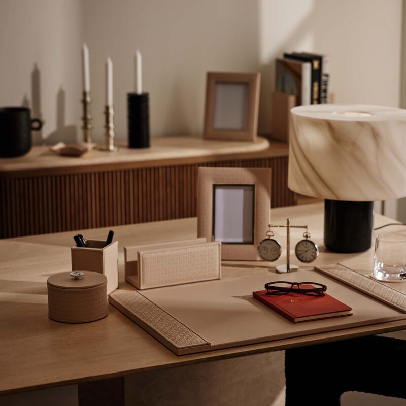 جيوبانيارا قاعدة إيلي صعب مونوغرام تورون للمكتب باللون البيج