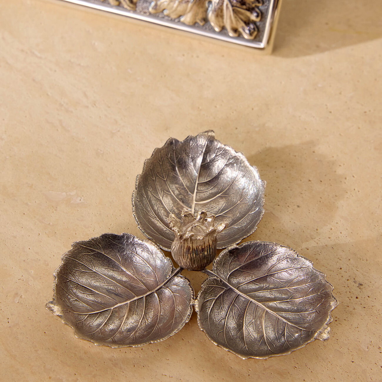 3 Hazel Leaves Mini Centerpiece buccellati 3 hazel leaves mini centerpiece