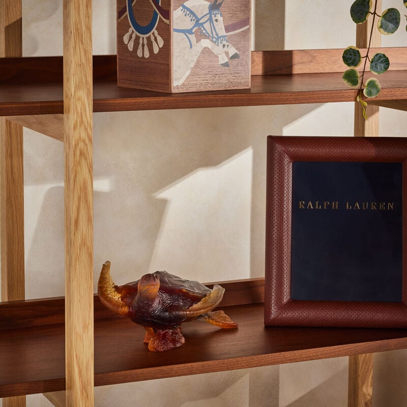 منحوتة مير دو كوراي على هيئة سلحفاة بحرية صغيرة جدًا باللون الأصفر دوم منحوتة مير دو كوراي على هيئة سلحفاة بحرية صغيرة جدًا باللون الأصفر