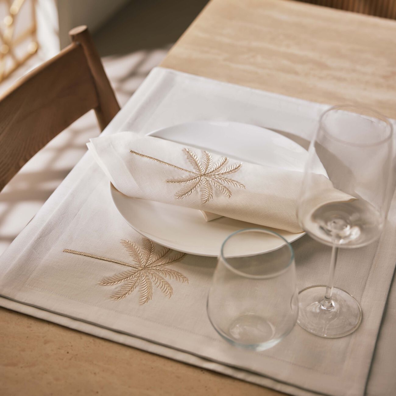 كاترين دينوال منديل بالم تري بيج