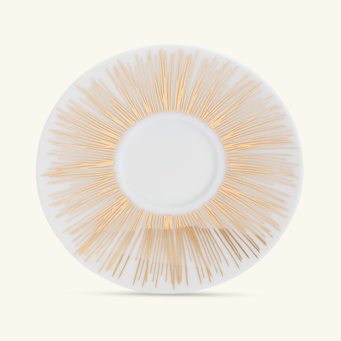 صلصال طقم تمرة بالتعاون مع رزان العزوني تارا المؤلف من فنجانين للقهوة مع صحنيهما باللون الذهبي