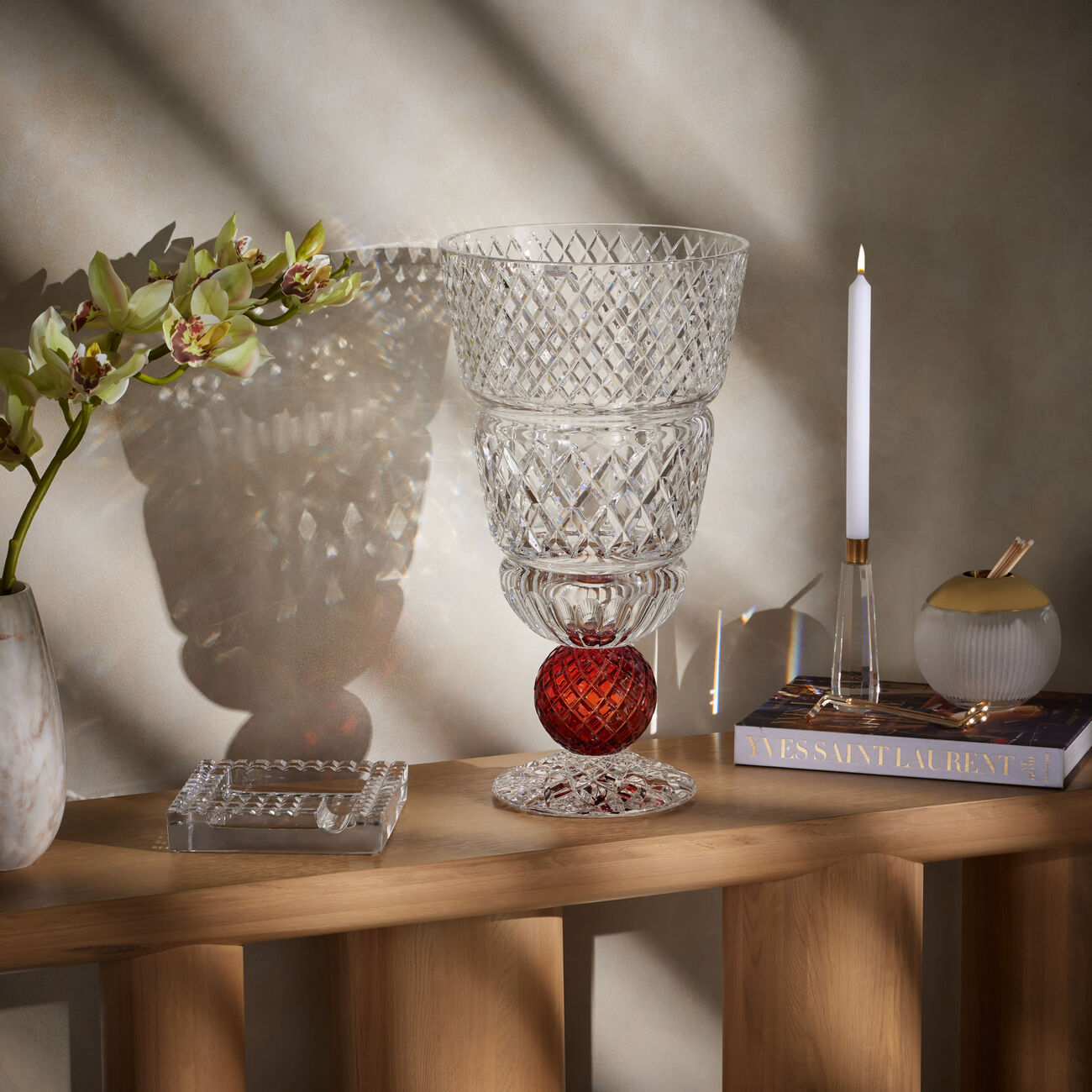 ماريو تشيوني مزهرية كاترينا الطويلة مخروطية الشكل كبيرة حمراء