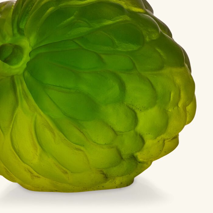 دوم منحوتة توتي فروتي على شكل فاكهة القشطة