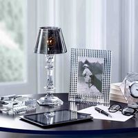 باكارا ساعة الحائط أبيس شفافة