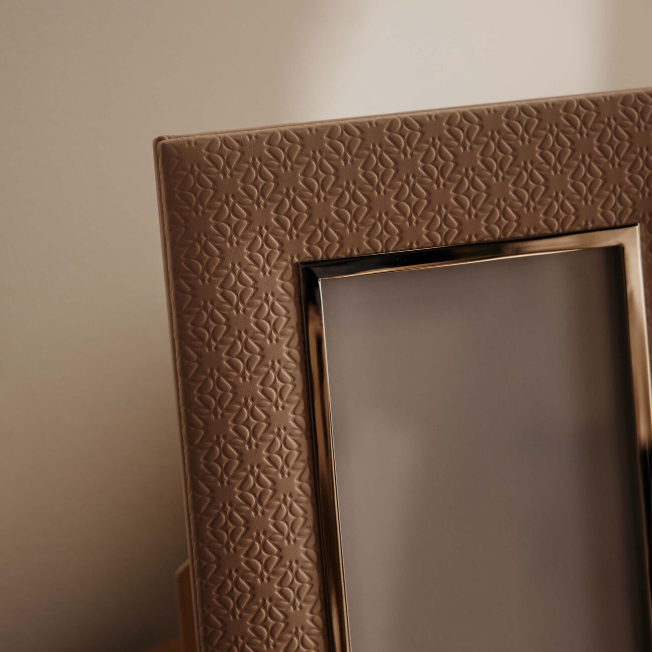 giobagnara elie saab monogram frame mouton beige 27x21cm