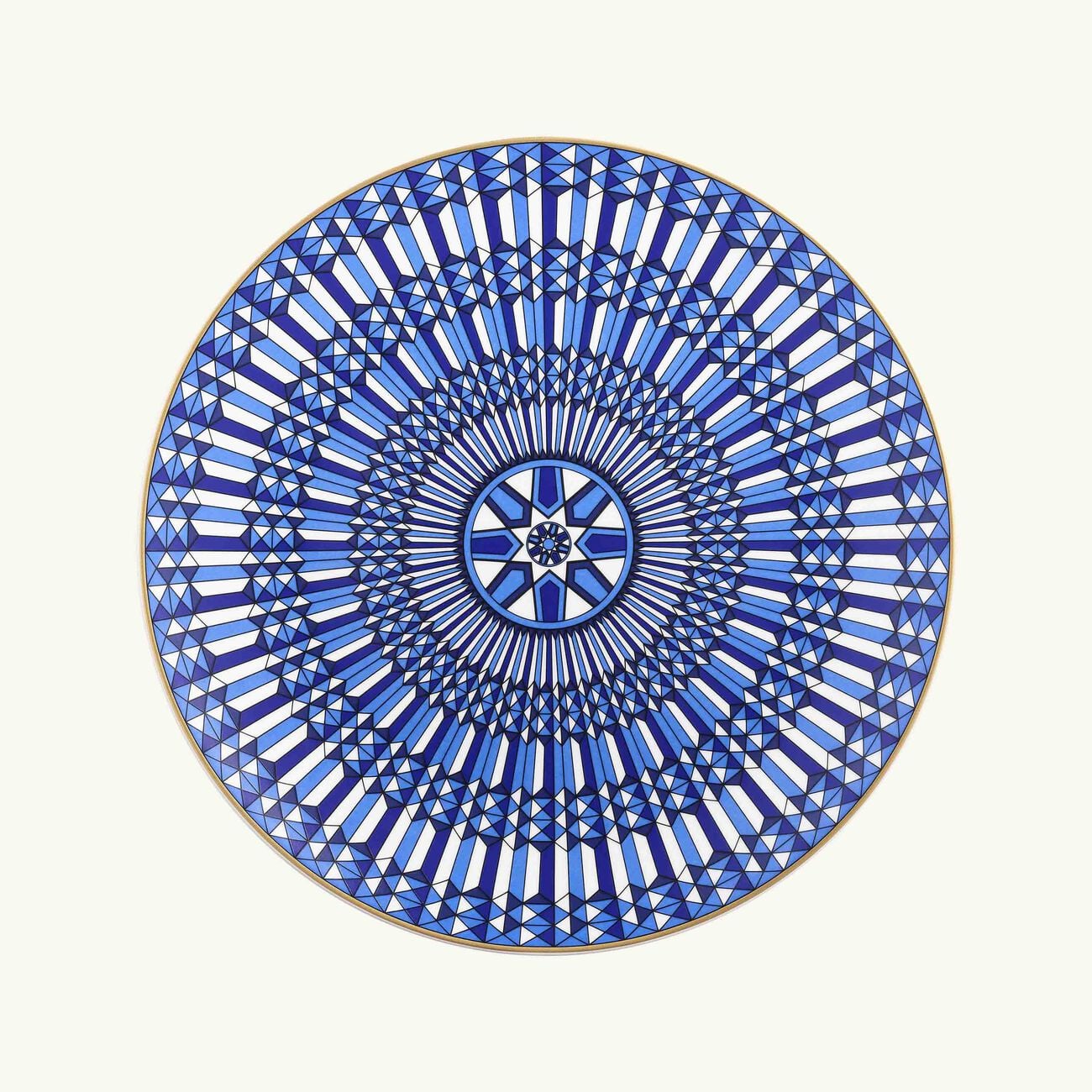 Arcadia Show Plate Round Blue 31cm baccarat arcadia show plate round blue 31cm