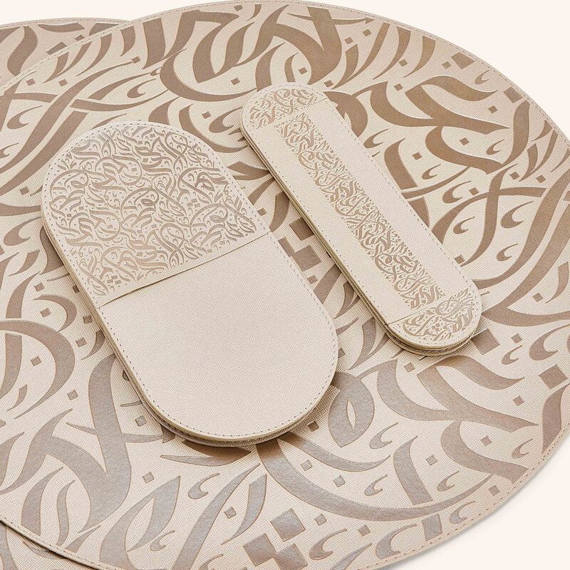 دملاج طقم نغم من إكسسوارات المائدة باللون البيج   6 قطع