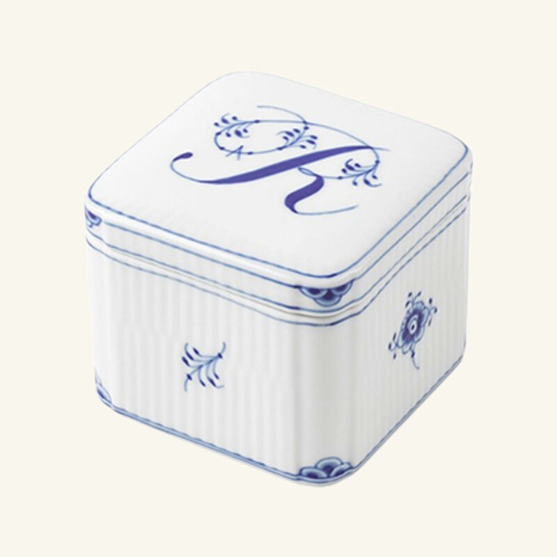 رويال كوبنهاغن علبة بونبونير الفابيت كوليكشن مع حرف r باللون الأبيض