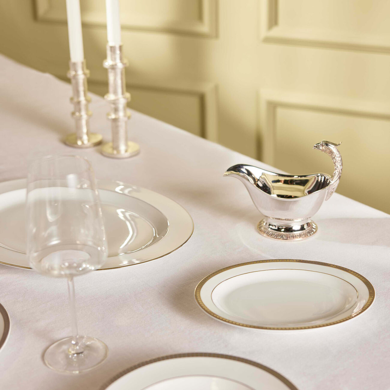 كريستوفل طبق الضيافة مالميزون بيضاوي باللون الفضي