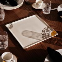 دملاج طبق قمر للضيافة بتصميم مربع أبيض اللون   29 سم