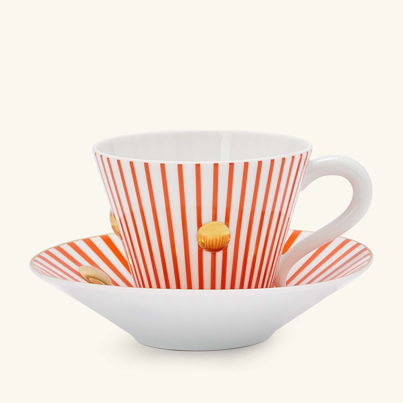 برناردو طقم ديلفوس إي كنوسوس مؤلف من فنجاني شاي مع صحنيهما باللون الأحمر